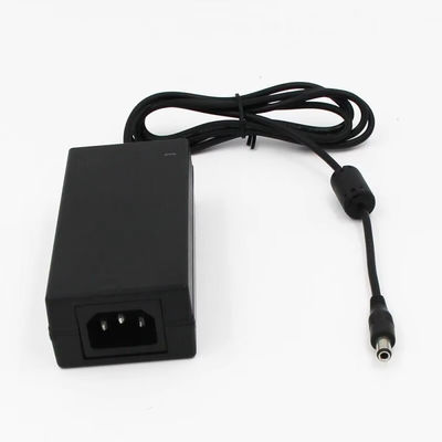 Ampia tensione di ingresso 240v 100 C14/C8/C6 Adaptore elettronico Multi porte CC 5.5*2.1 120W Potenza 240V Per ingrosso