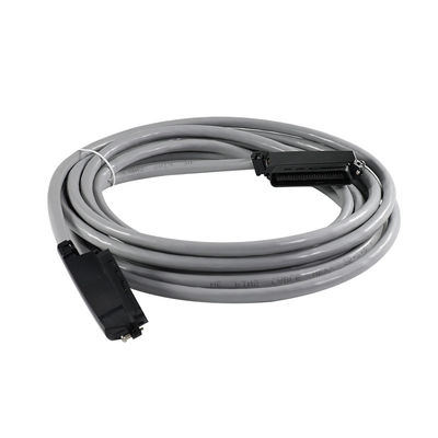 Cavo di collegamento RJ21 maschio a 50 pin ad angolo destro con cavo rotondo blindato per pannelli di patch vocali o distribuzione dati