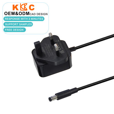 Adattatore di alimentazione CC 5V 3A con spina UK e spine di uscita multiple